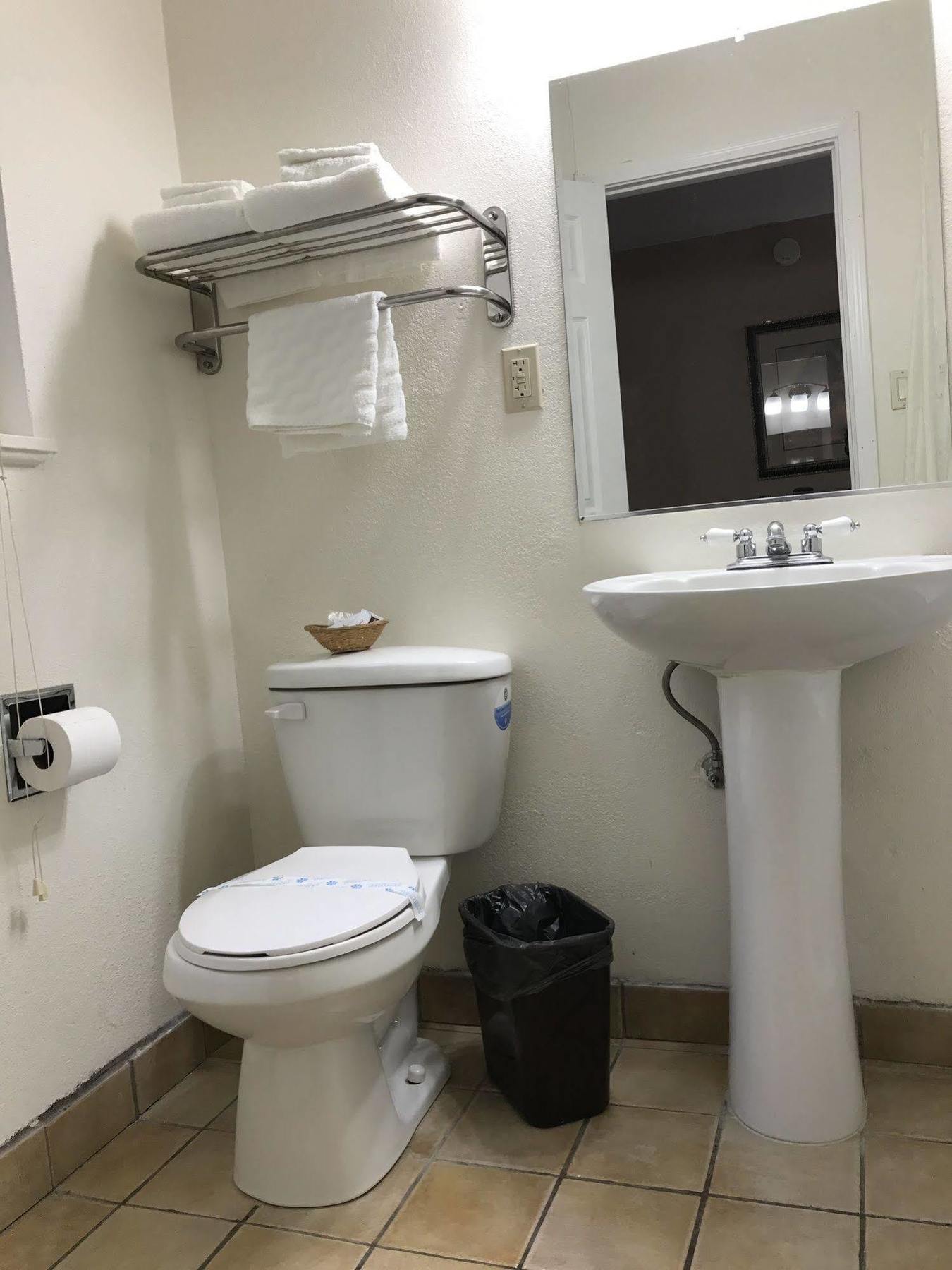 Townhouse Motel Weed Ngoại thất bức ảnh