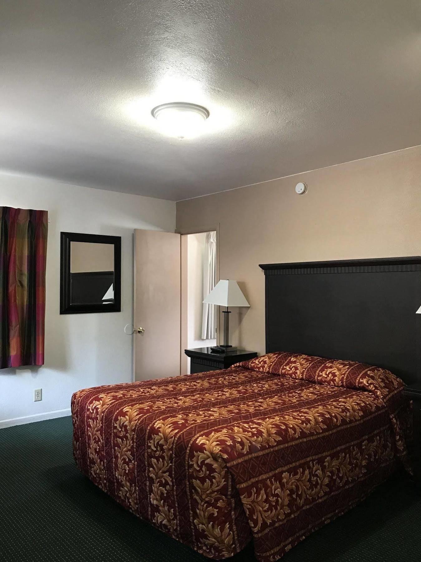 Townhouse Motel Weed Ngoại thất bức ảnh